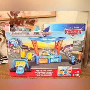 Disney Pixar Cars Dinoco Car Wash  Toy Pitty & Color-Change Lightning McQueen